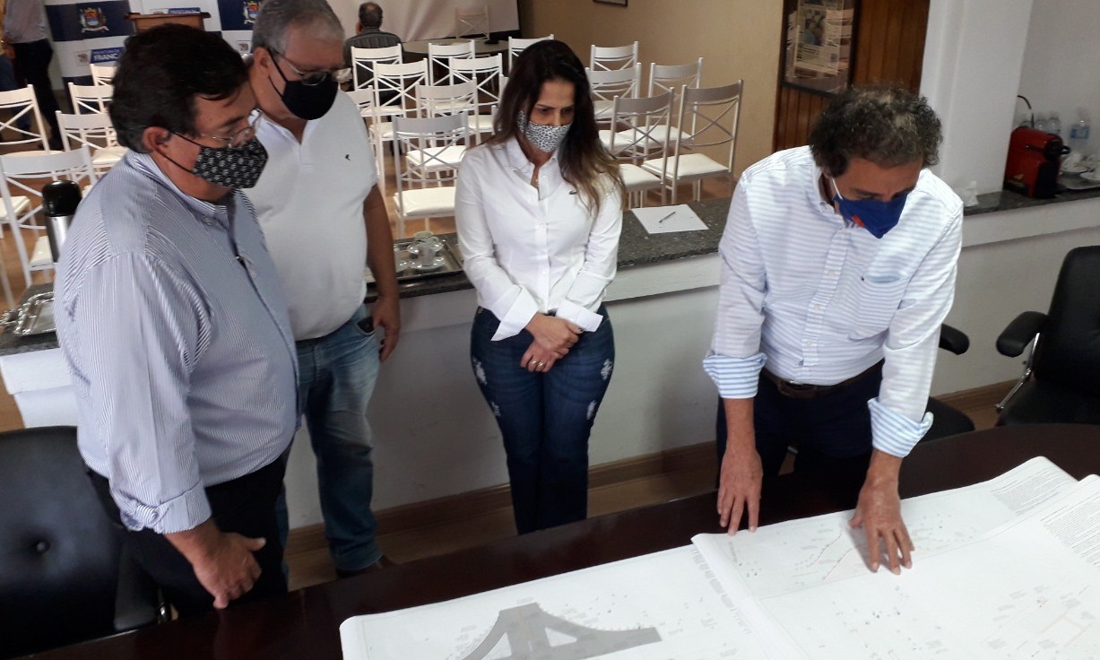 Prefeitura ainda não tem alternativas para o trânsito com obras na Champagnat