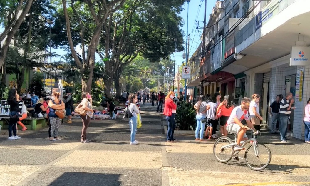 Venda no varejo tem queda de 31,8% em abril, aponta levantamento da Serasa