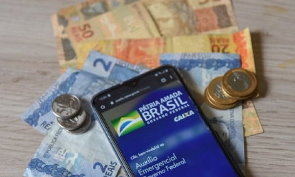 Aprovado o projeto que prioriza mulher chefe de família para receber auxílio