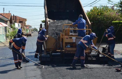 Com aumento de buracos nas ruas de Franca, serviços de remendo continuam - Jornal da Franca