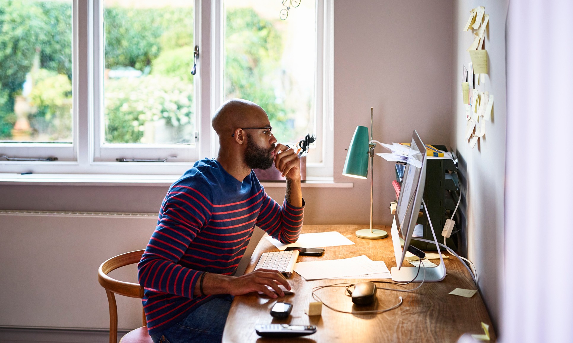 Empresas recrutam para home office. Há vagas para quem não fez faculdade