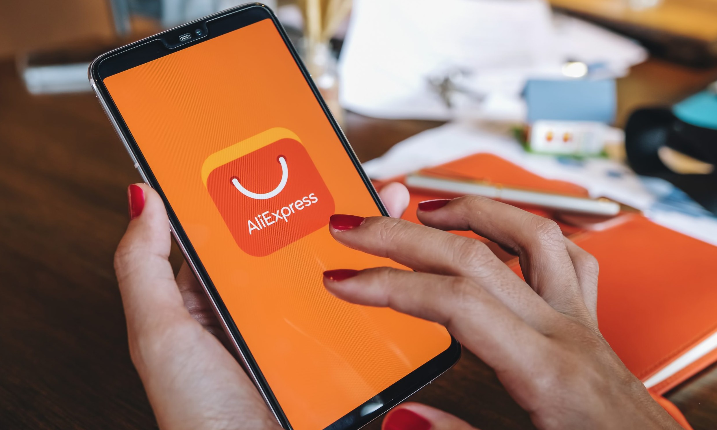 Faz comprinhas na China? AliExpress fecha voos de carga direto para o Brasil