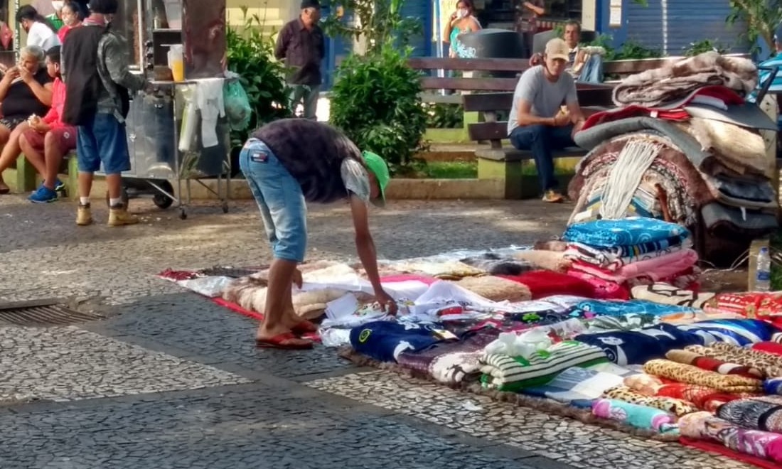 Flexibilização anima os lojistas e leva ambulantes de volta para as praças