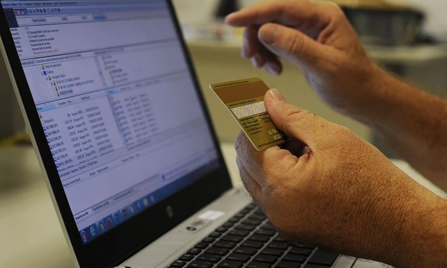 Cuidado redobrado: Compras pela internet podem esconder golpes
