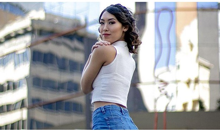 Atriz de “Malhação” conta que é bissexual à mãe durante live especial: “Em choque”