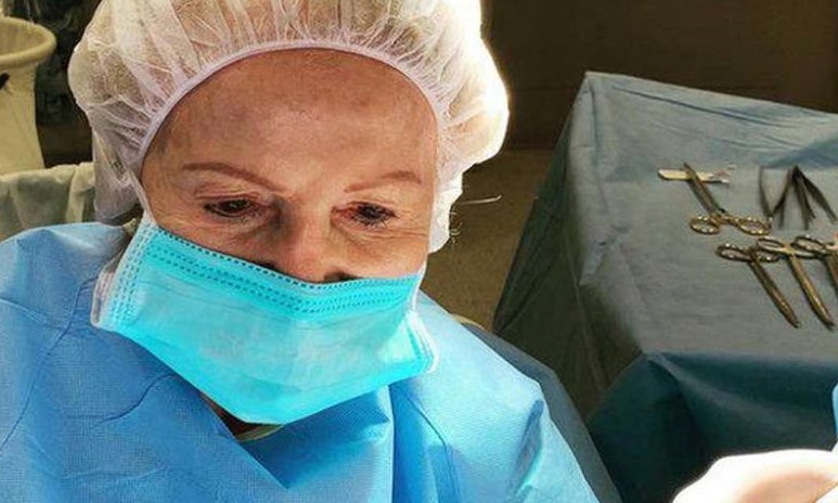 Médica de 88 vence o coronavírus e volta a fazer cirurgias em São Paulo