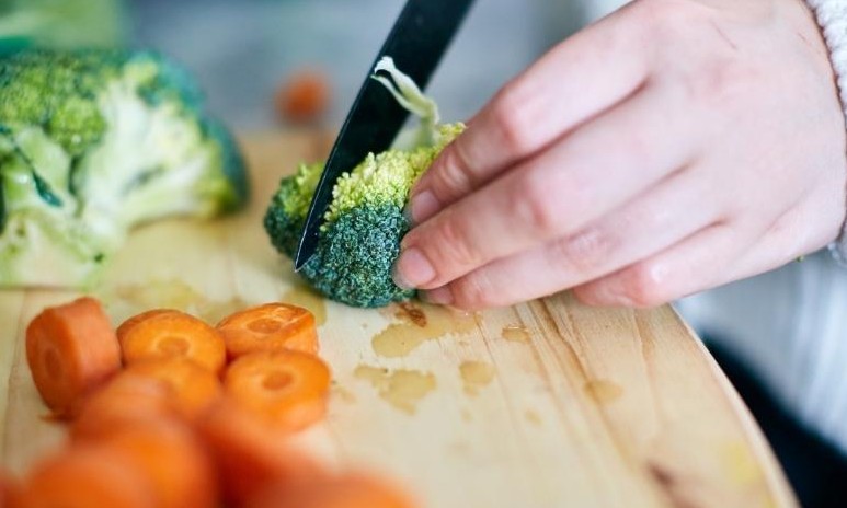 Alimento perde nutrientes até ao ser cortado; saiba como aproveitá-lo melhor
