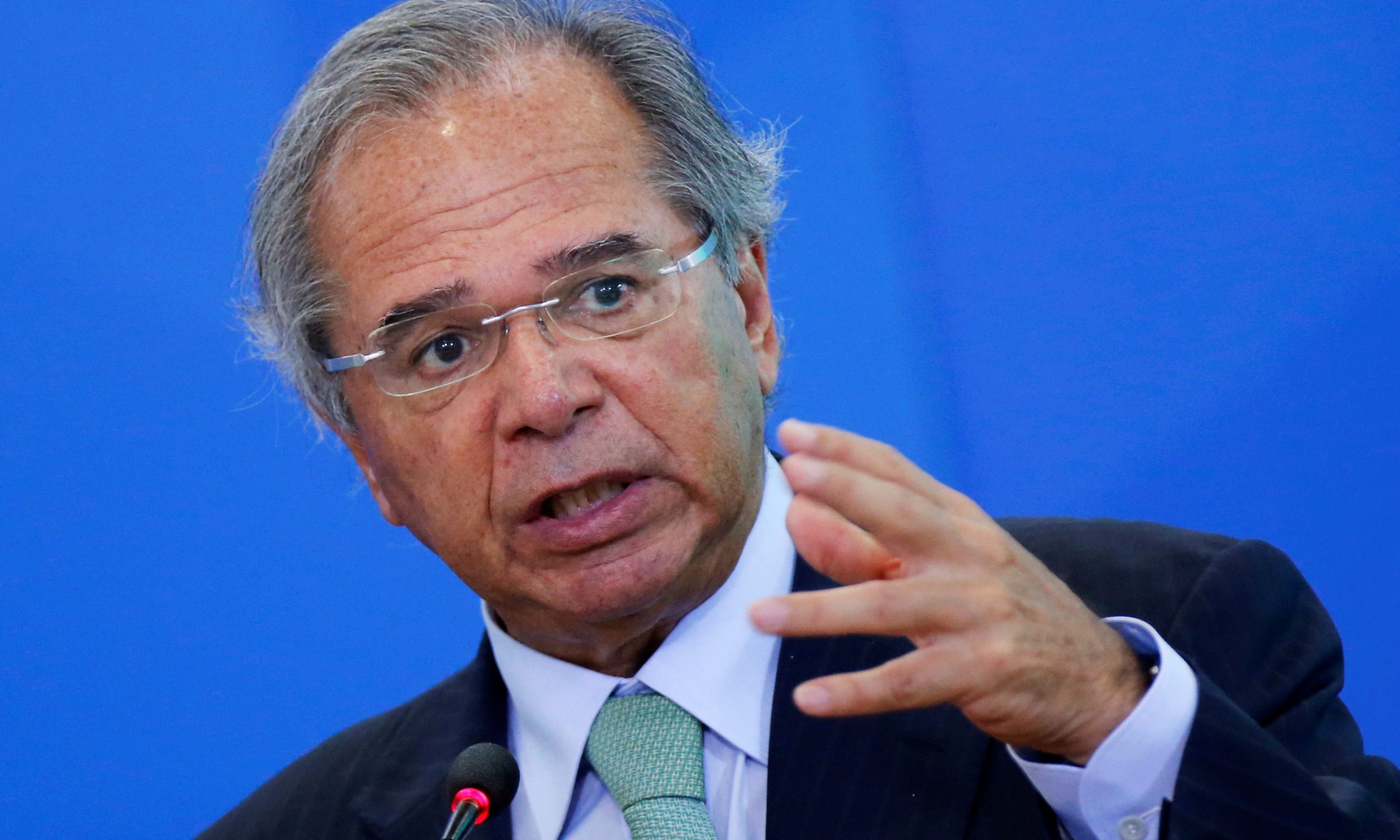 Guedes muda regras para autorizar concursos públicos que devem ficar mais raros