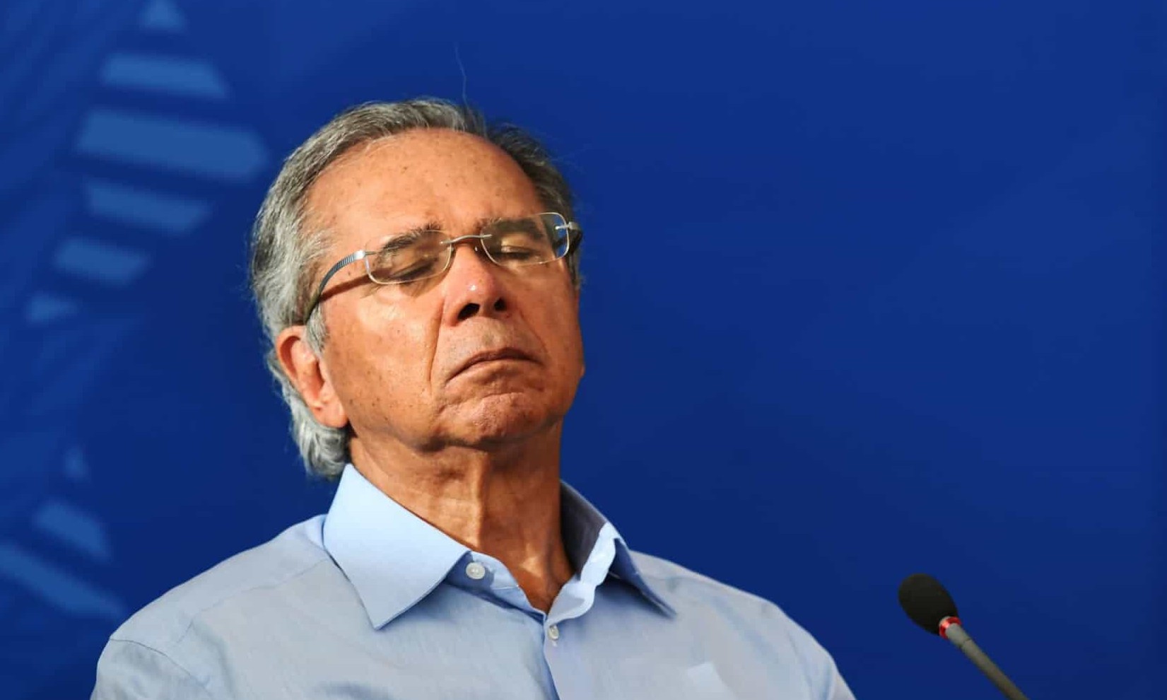 Guedes vê situação muito difícil e acena com crédito para a saúde e a educação
