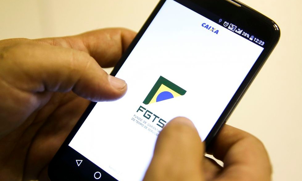 Saque imediato do FGTS deve ser declarado no Imposto de Renda; entenda