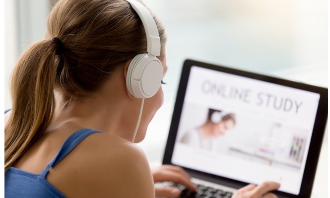 Cultura Inglesa libera um mês de aulas ao vivo online de inglês grátis na pandemia