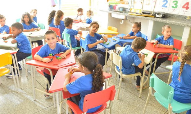 Cancelamento de matrícula leva ao colapso escola particular pequena e média