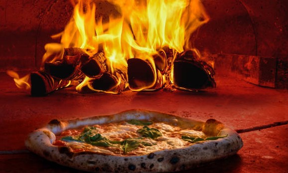 Veja quantas toneladas de poluição são lançadas ao ar pelas pizzarias a lenha
