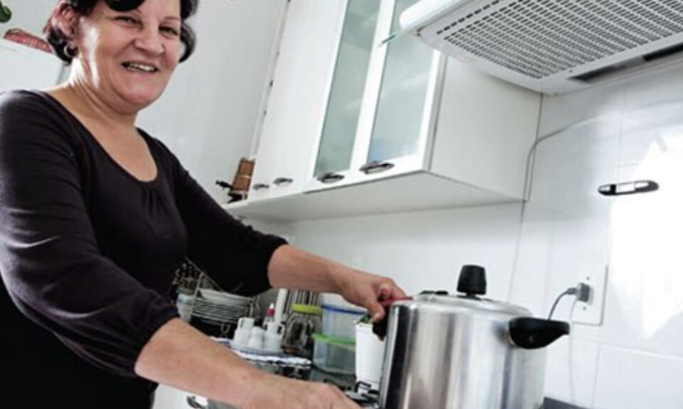 Donas de casa sem renda conseguem se aposentar pelo INSS? Veja se é possível!