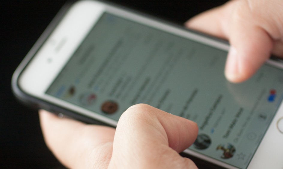 Embaixada dos EUA libera plataforma de curso grátis de inglês por WhatsApp