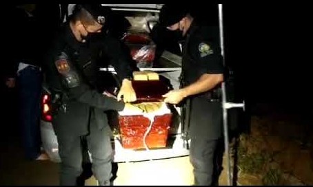 Criminosos usam caixões lacrados para transportar 300 kg de maconha