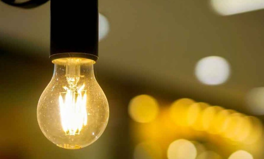Anatel mexeu na proibição de cortar energia elétrica: veja aqui as novas normas