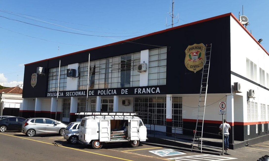 Delegacia Seccional de Franca passa por pintura para renovação do visual
