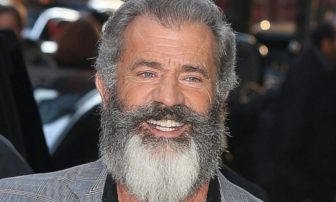 Mel Gibson ficou internado por uma semana após testar positivo