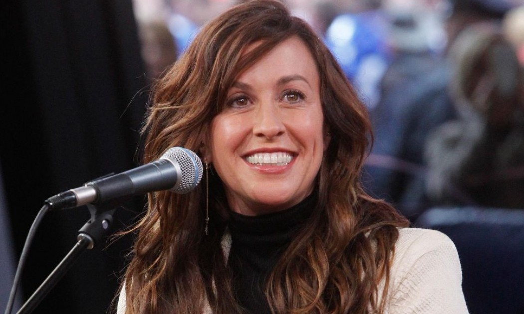 Alanis Morissette diz que profissionais da saúde mental salvaram sua vida