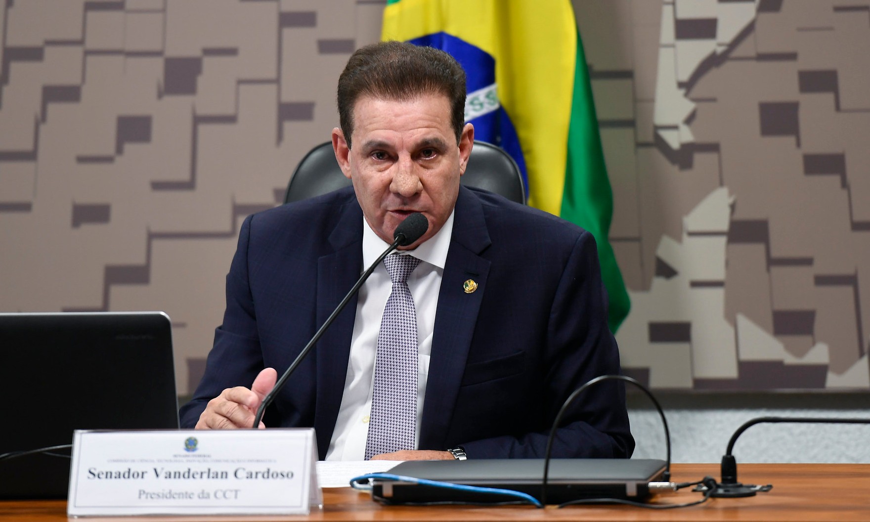 Bolsonaro sanciona com vetos MP do programa de manutenção do emprego