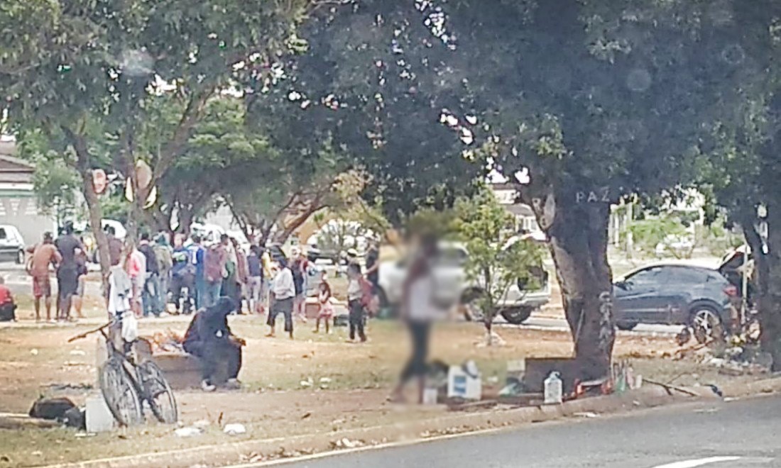 Espaço público na Vila Gosuen virou abrigo de moradores de rua. Veja