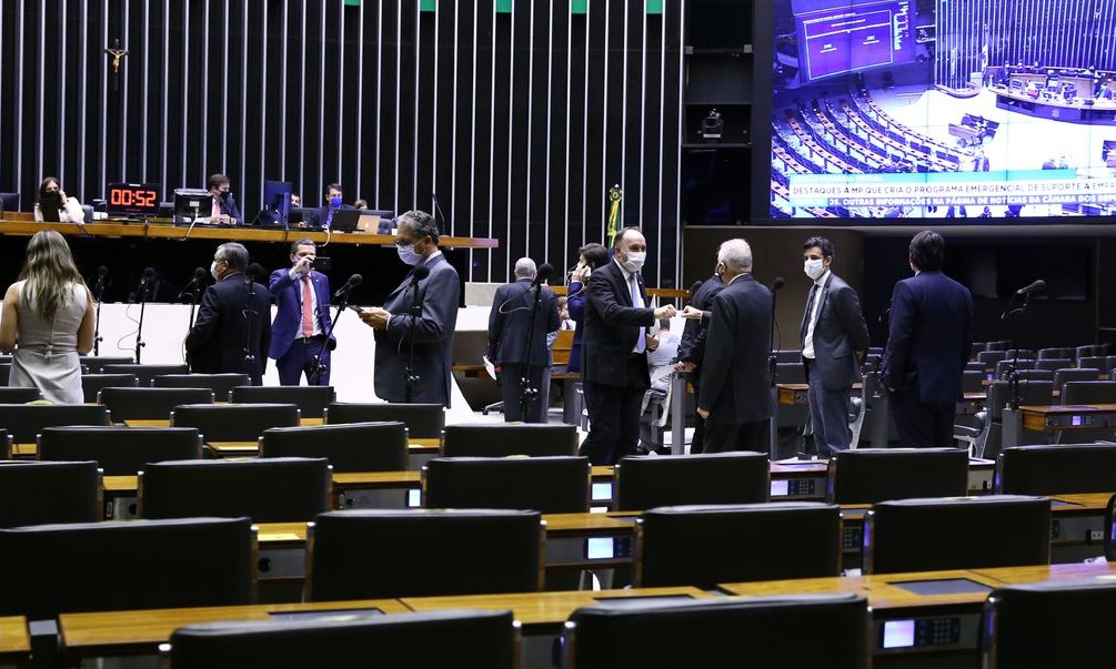 Câmara aprova MP que dá prazo para devolução de auxílio emergencial
