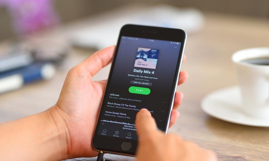 Spotify vai voltar a exibir letras de música para usuários. Veja mais