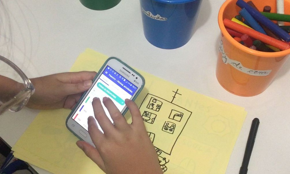Famílias têm um papel fundamental na relação da criança com mundo digital