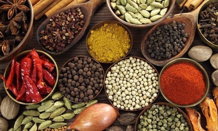Saiba quais temperos e combinações diferentes para dar mais sabor às sopas