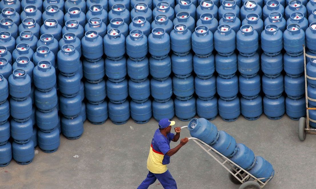 Prepare o bolso: Petrobras reajusta preço do gás de cozinha nas refinarias