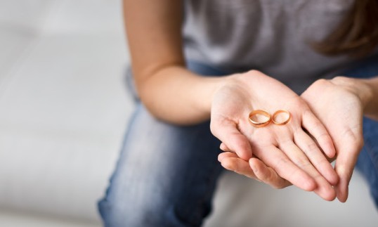 Pouco sexo e muitas críticas: como saber quando o casamento acabou