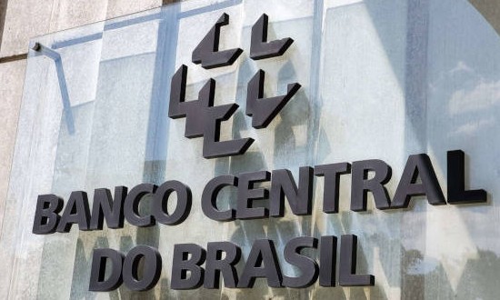 Taxas de juros para empresas e famílias recuam em junho, diz BC
