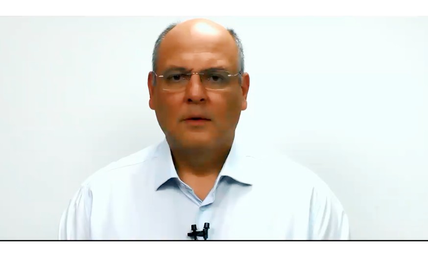 Família espera alta médica de Alexandre Ferreira após apresentar melhora