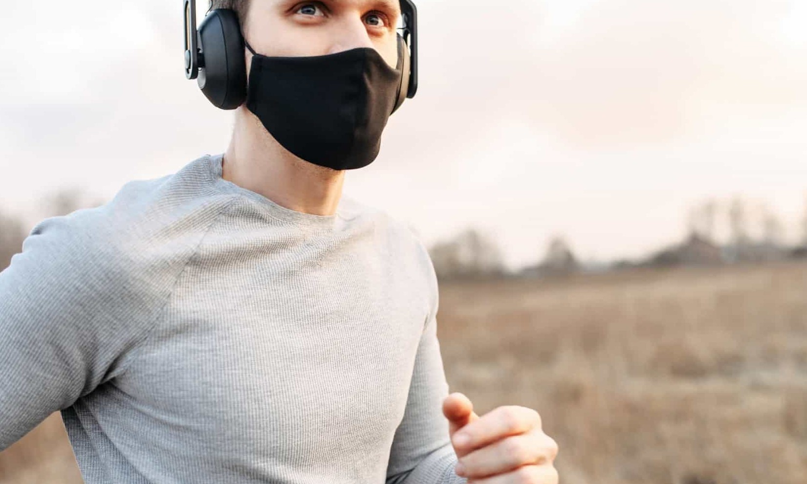 Pensando em usar máscara para fazer exercício? Saiba o que esperar