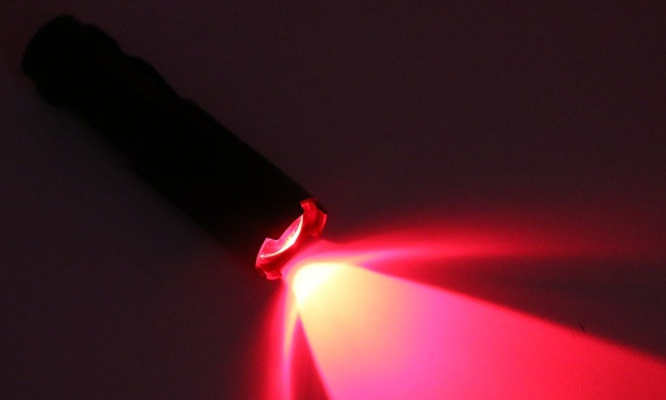 Perda da visão com a idade pode ser interrompida olhando luz vermelha