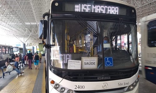 ​Usuários de ônibus não respeitam decretos que mandam usar máscaras