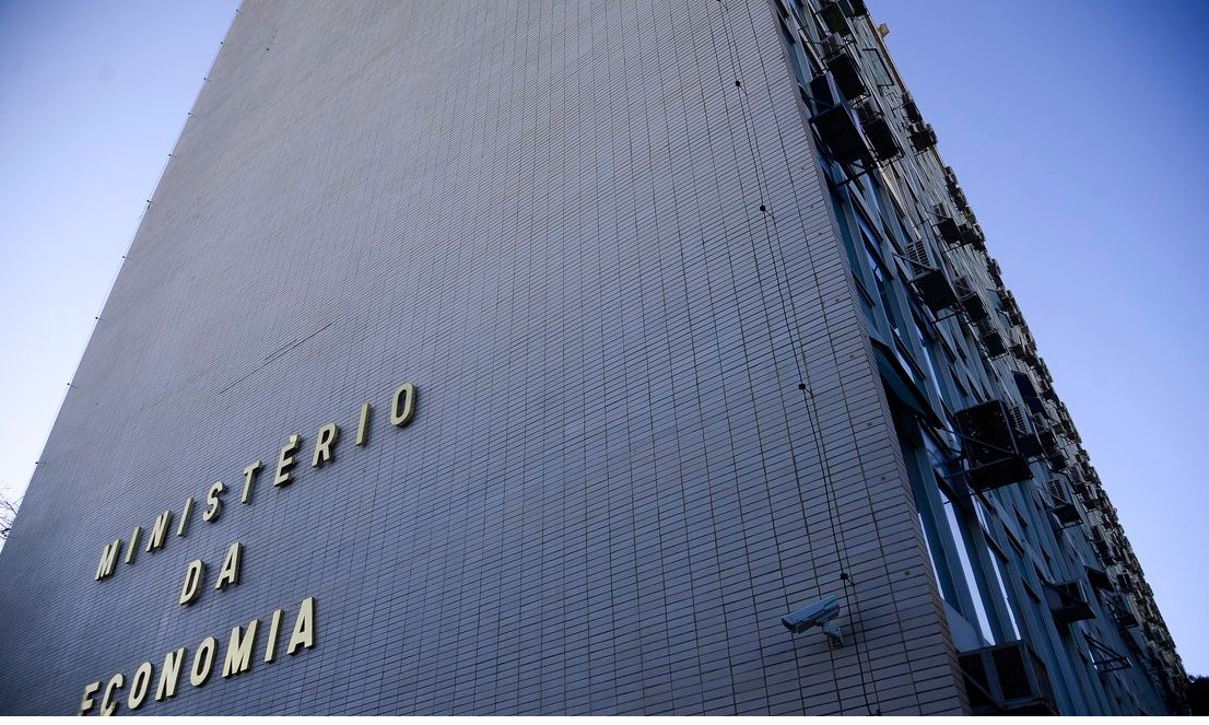 PIB cai 10,5% no trimestre encerrado em maio, queda de 13,3% diante de 2019