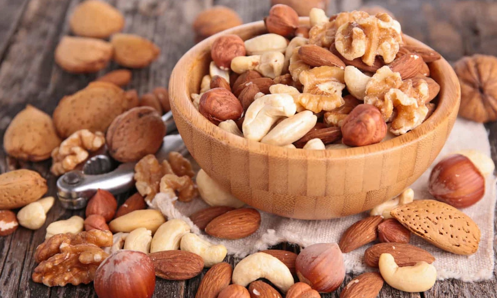 Nozes ou amêndoas: você sabe qual é o fruto seco mais saudável? Descubra aqui