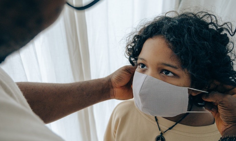 Saiba porquê você deve evitar usar máscaras feitas com tecidos reutilizados
