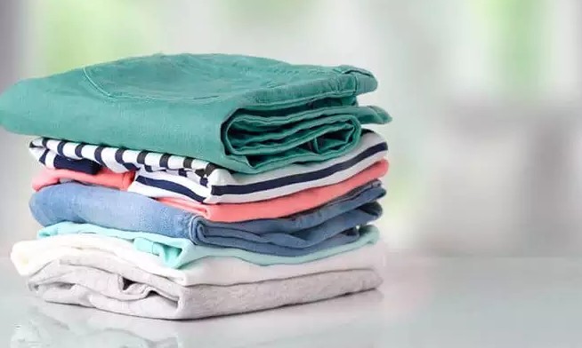Cinco soluções rápidas e práticas para manter suas roupas impecáveis