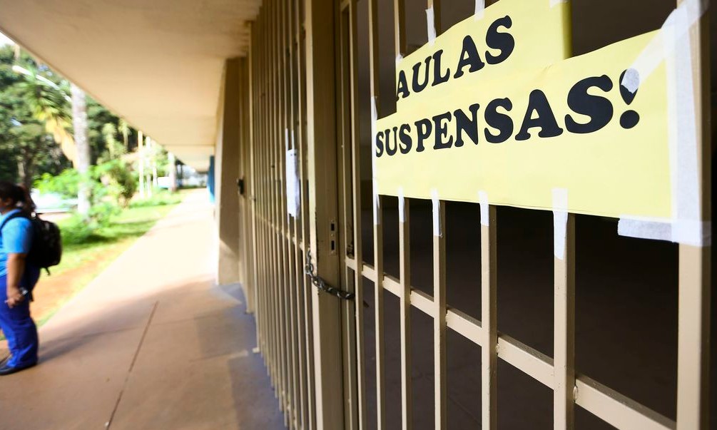 Risco de evasão em escolas públicas chega a 31%, aponta pesquisa