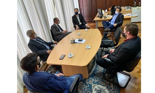 Prefeitos de Guará e Guaíra conquistam quadras de futebol society