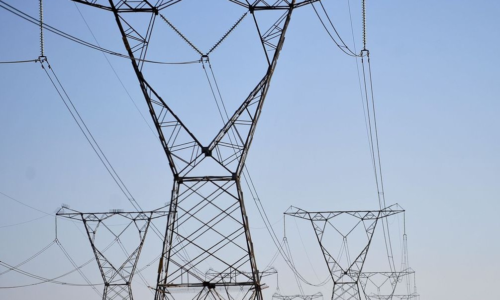 Balões levam Furnas a mobilizar técnicos para evitar corte de energia