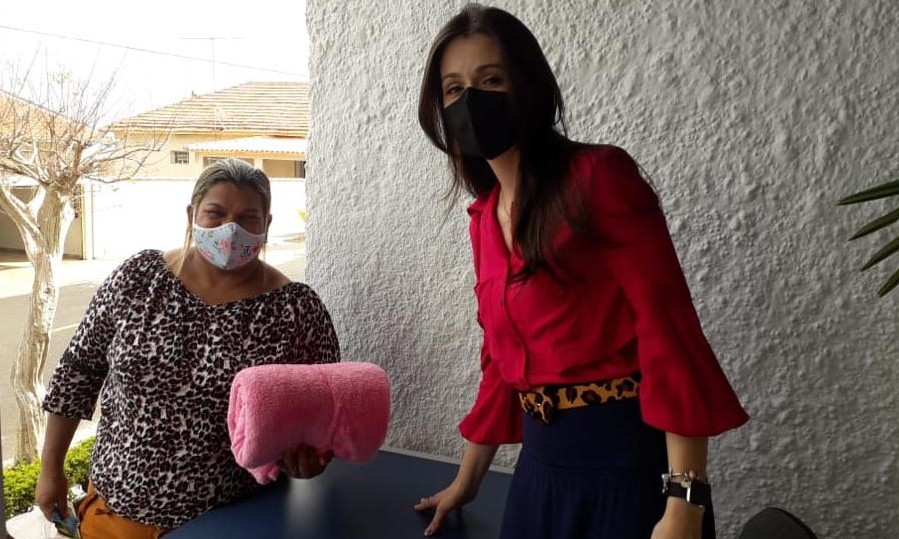 Famílias cadastradas estão recebendo agasalhos do Fussol de Pedregulho