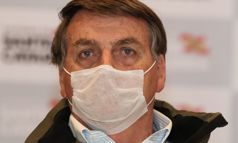 Com sintomas de Covid, Bolsonaro realiza novo exame; resultado sai hoje