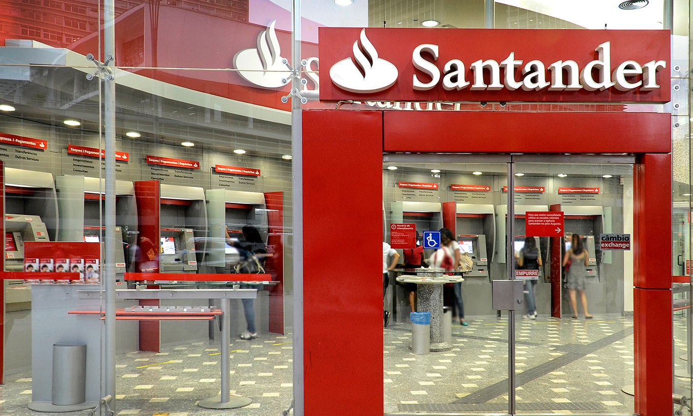 Agências do Santander demitem funcionários em Franca e cidades da região