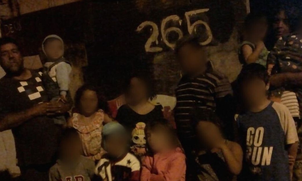 Casal idoso que sustenta 16 netos sozinho viraliza. Veja o que aconteceu