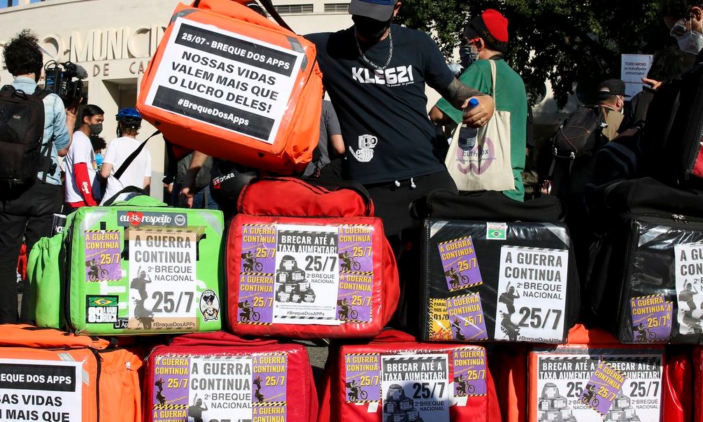 Entregadores protestam e pedem melhores condições de trabalho
