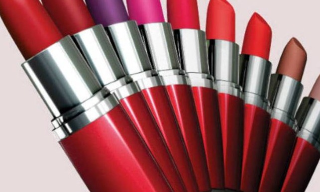 Brasileiras gastam mais de R$ 1.500,00 por ano em maquiagem e cosméticos